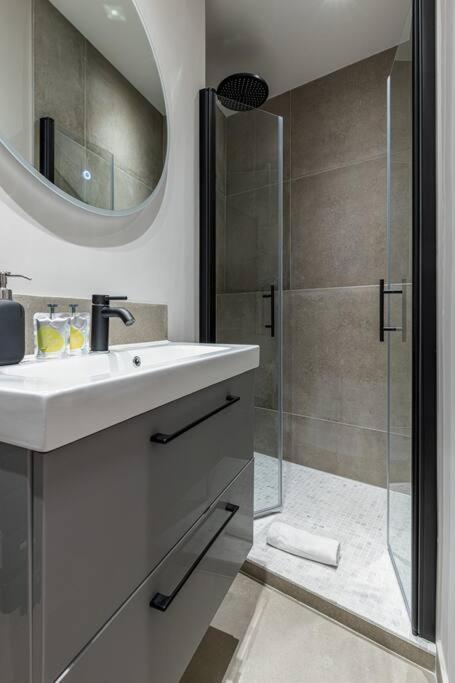 ניס La Croix - Old Town Modern Apartment - 2 Bedrooms מראה חיצוני תמונה