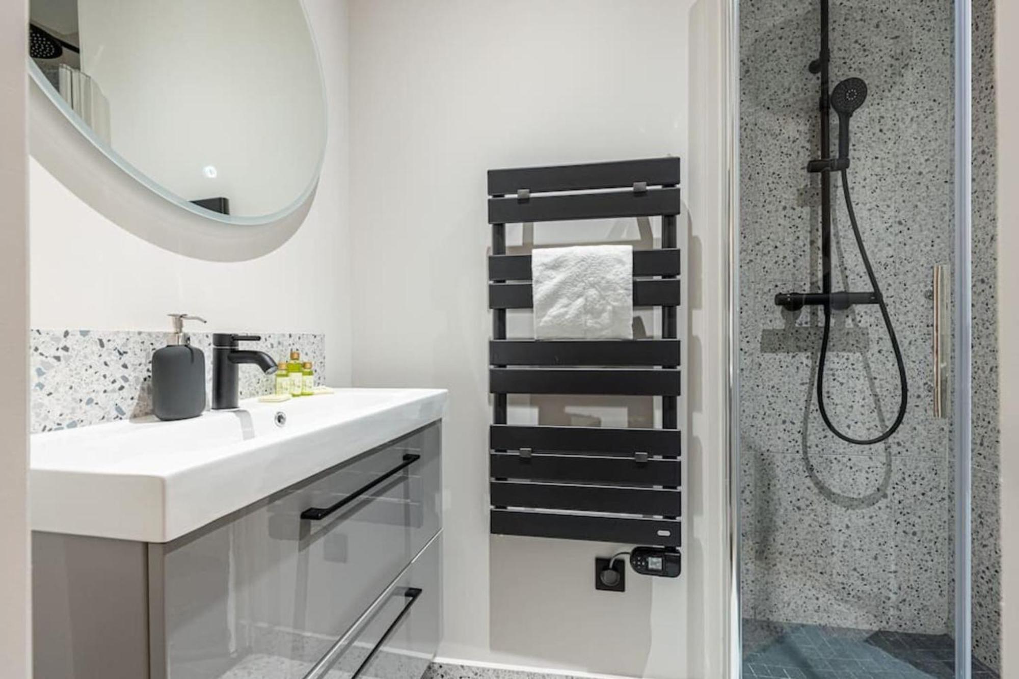 ניס La Croix - Old Town Modern Apartment - 2 Bedrooms מראה חיצוני תמונה